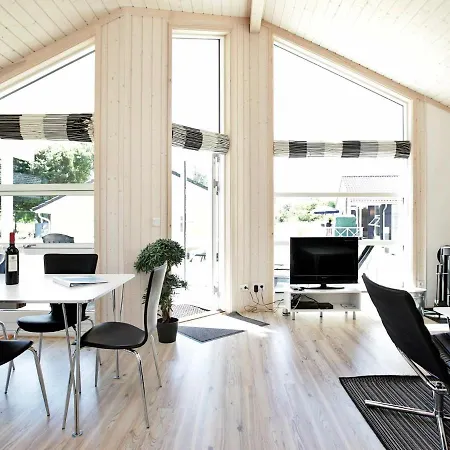 Two-bedroom Holiday In 1